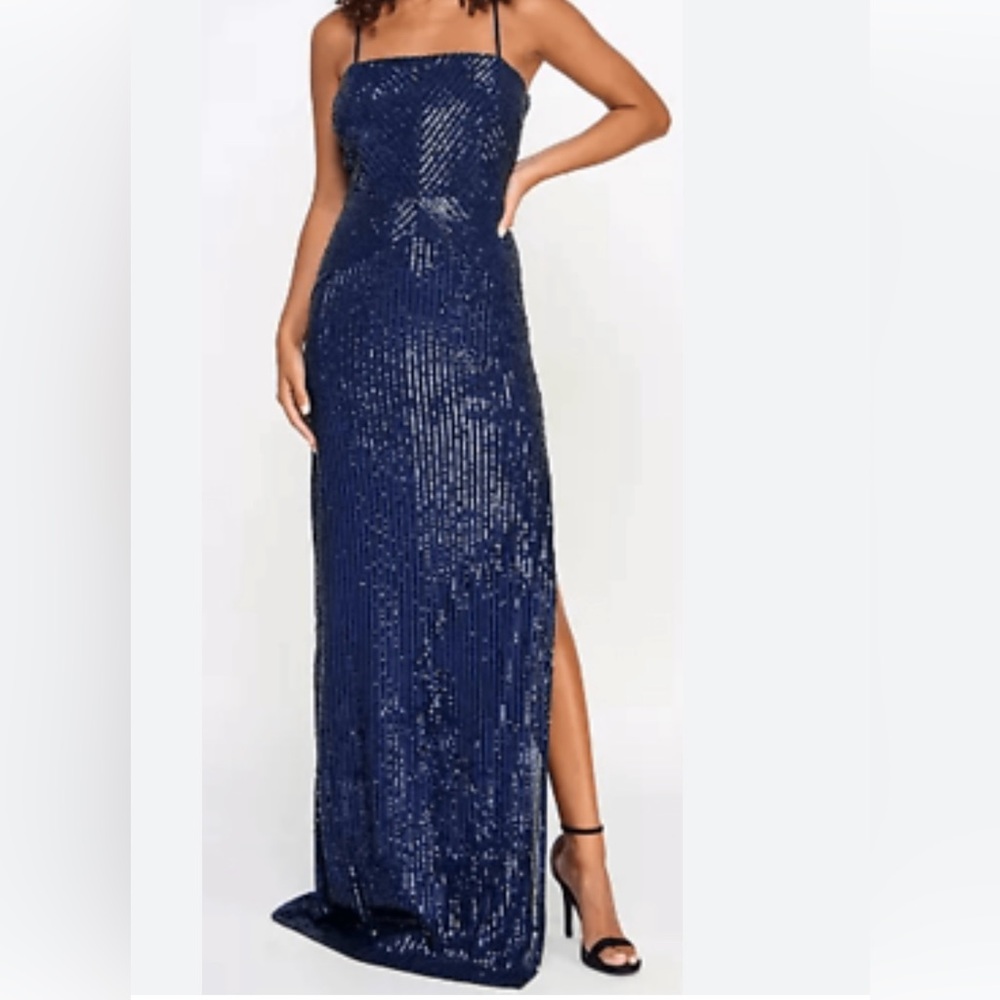 Emerald Sundae Sequined Gown
Size Medium Dark Blue Adjustable
Straps Side Slit